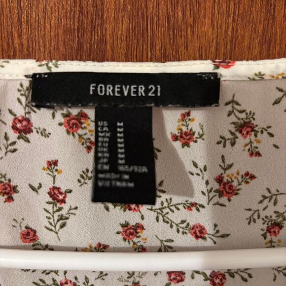 Forever 21 Women's Top Size Medium - Picture 3 of 4